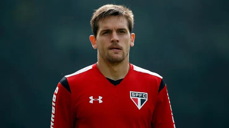 Rafael Tolói em treino do São Paulo.