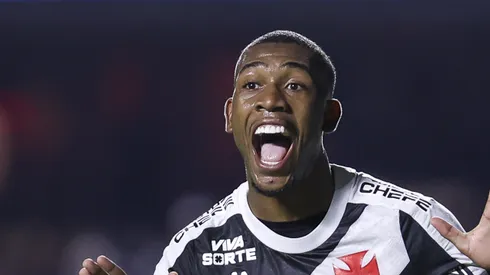 Rayan em campo durante jogo do Vasco, clube que ele defendeu até 2025.