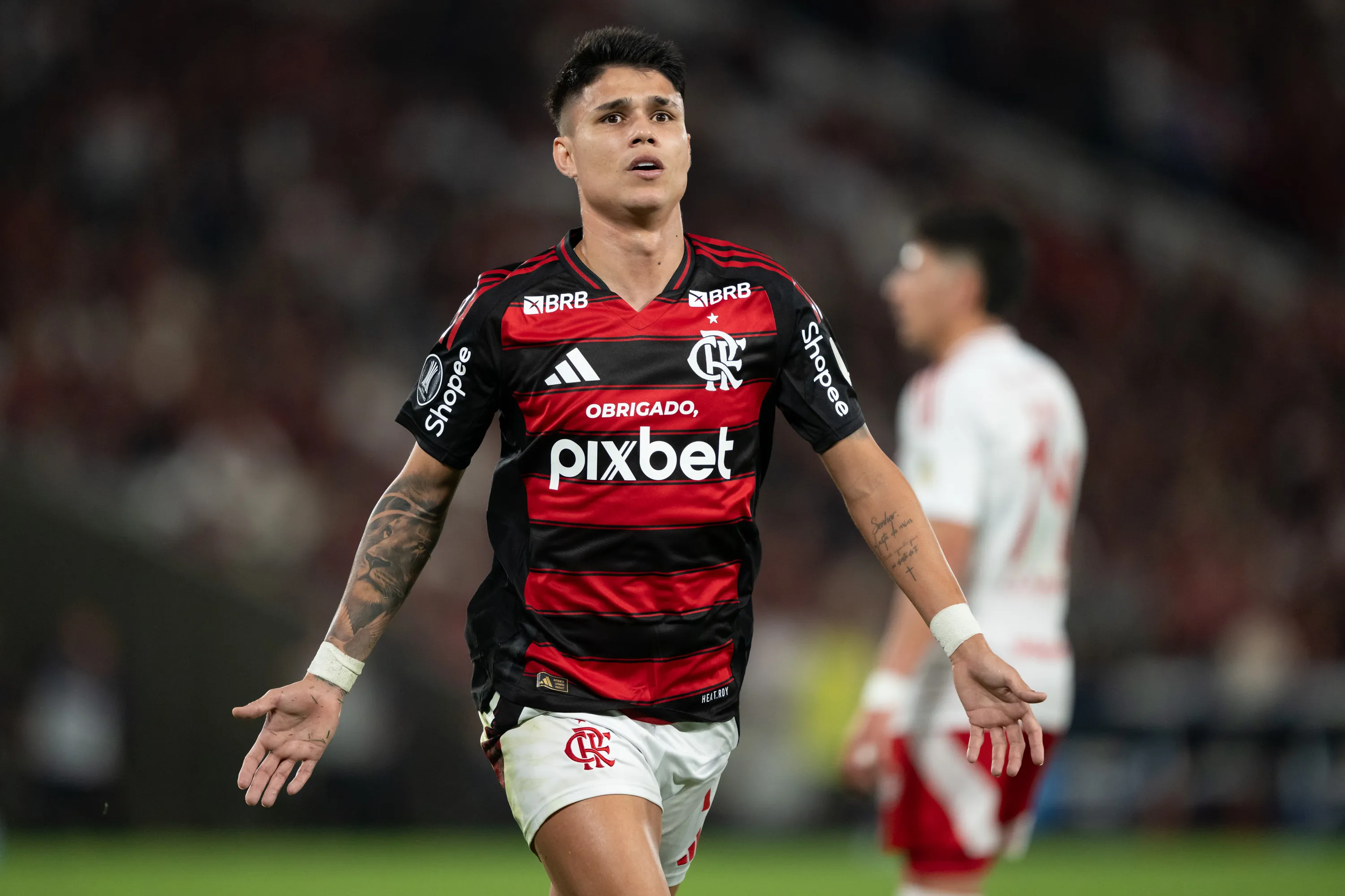 Luiz Araújo comemora gol pelo Flamengo. Foto: Jorge Rodrigues/AGIF