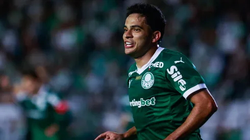 Atacante comemora gol diante do Juventude