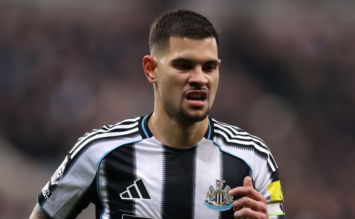 Bruno Guimarães sofre séria lesão muscular segundo Fabrizio Romano, e ficará fora de 8 a 10 semanas