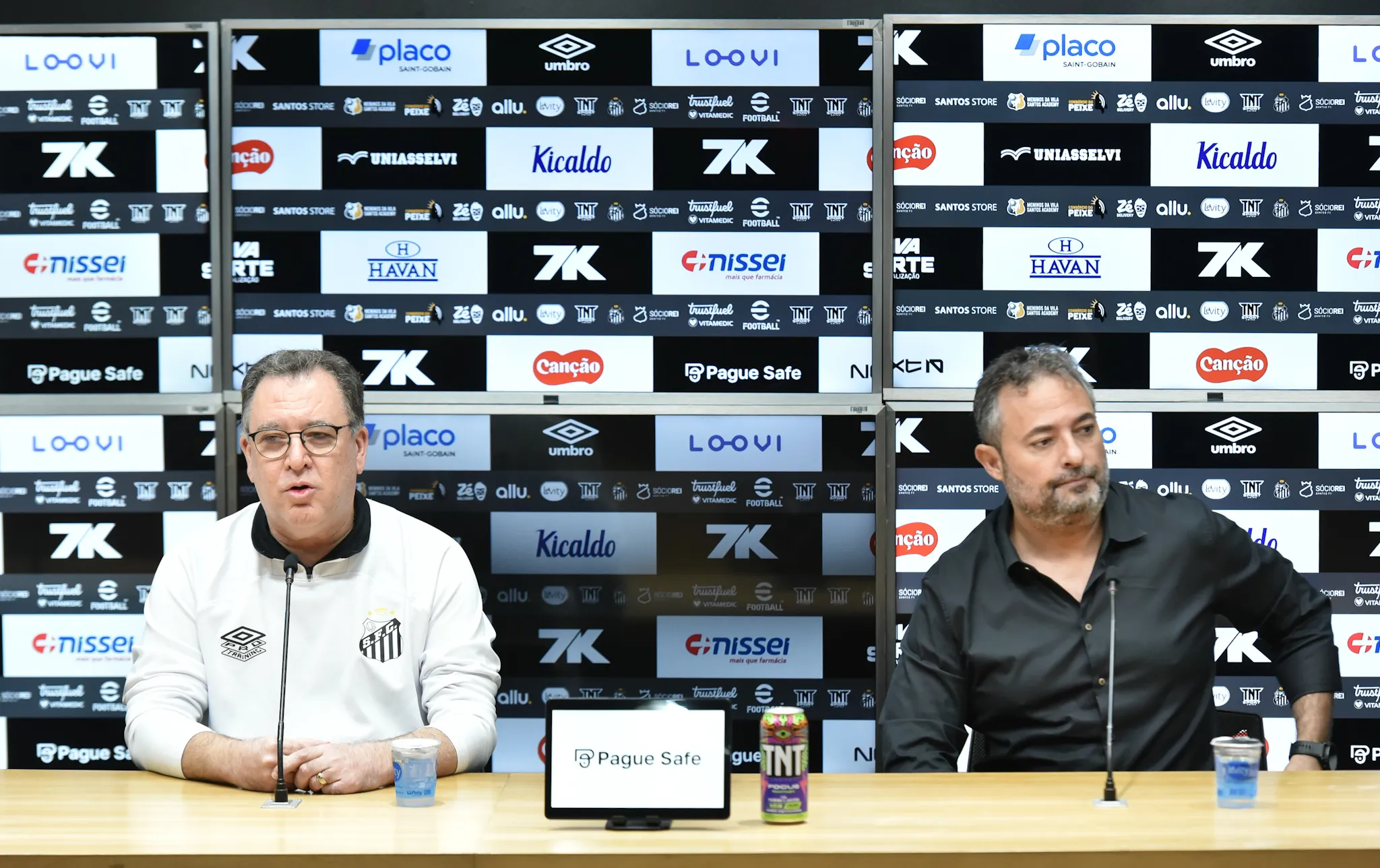 Mattos em coletiva com presidente Marcelo Teixeira. Foto: Jota Erre/AGIF
