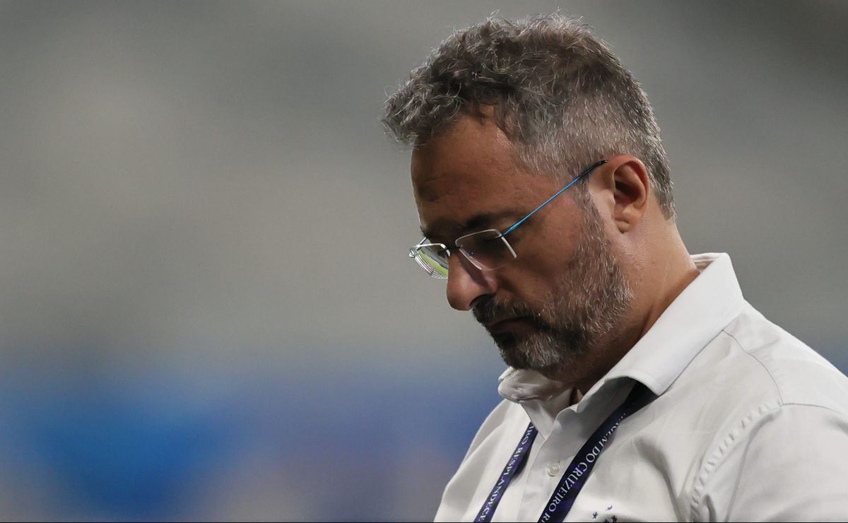 Santos aguarda jogo diante do Velo Clube para avaliar trabalhos de Alexandre Mattos e Vojvoda