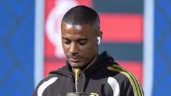 BA - SALVADOR - 10/02/2026 - BRASILEIRO A 2026, VITORIA X FLAMENGO - Nico De La Cruz jogador do Flamengo durante chegada da equipe para partida contra o Vitoria no estadio Barradao pelo campeonato Brasileiro A 2026. Foto: Jhony Pinho/AGIF