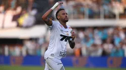 Neymar, do Santos, comemorando vitoria ao final da partida contra o Cruzeiro no estadio Vila Belmiro pelo campeonato Brasileiro A 2025. Foto: Mauricio De Souza/AGIF