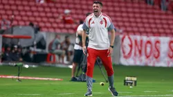 Paulo Pezzolano confirmou a busca por zagueiro - Foto: Luiz Erbes/AGIF