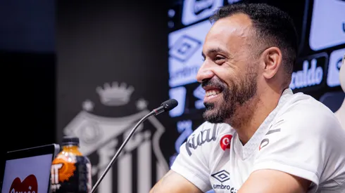 Moisés em sua apresentação no Peixe. Foto: Raul Baretta/ Santos FC