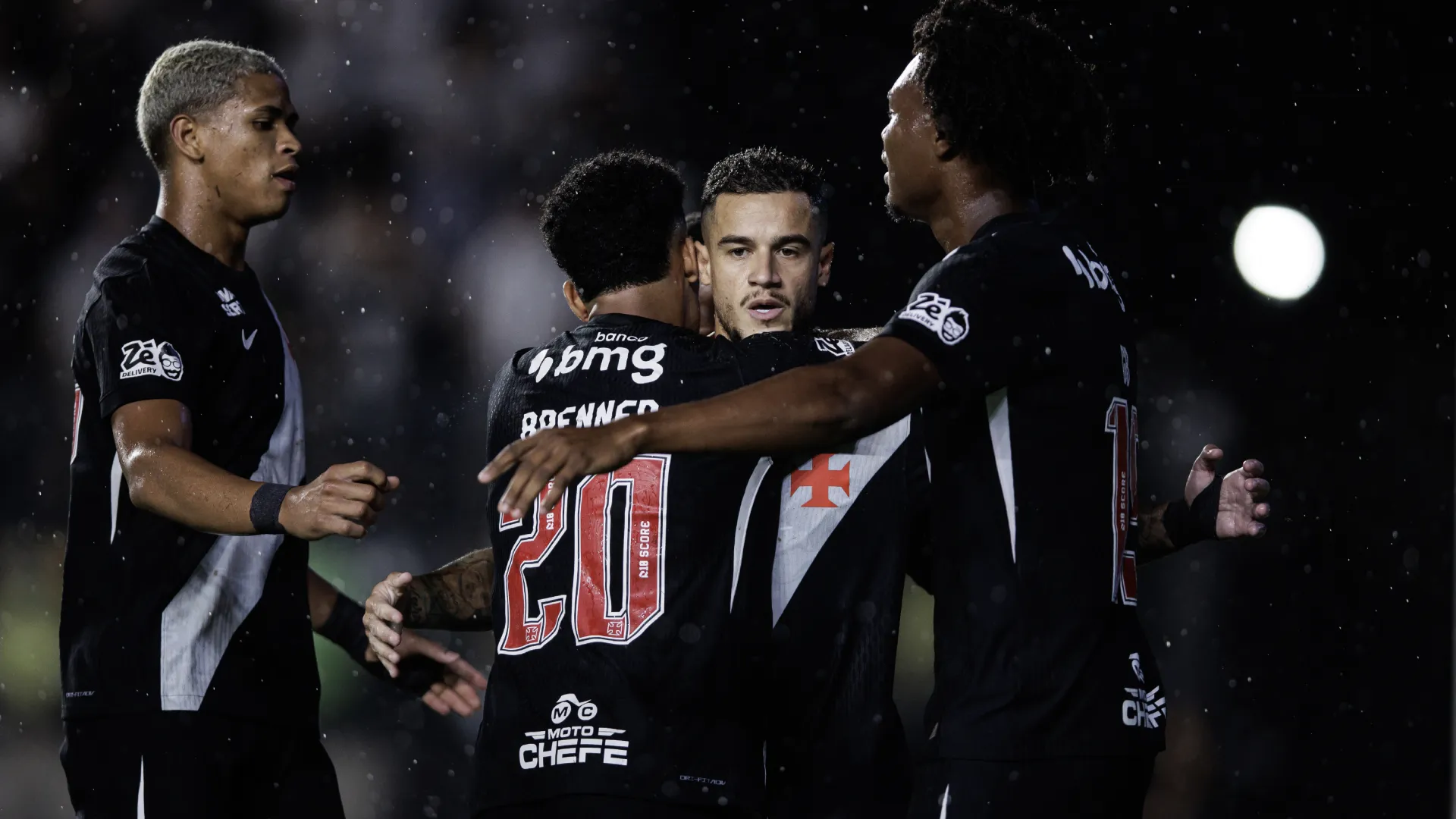 Jogadores do Vasco em campo durante o estadual – Foto: Andre Mourao/AGIF