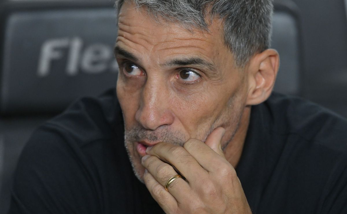 Santos busca volante ideal, mas ainda não encontra nome que convença diretoria