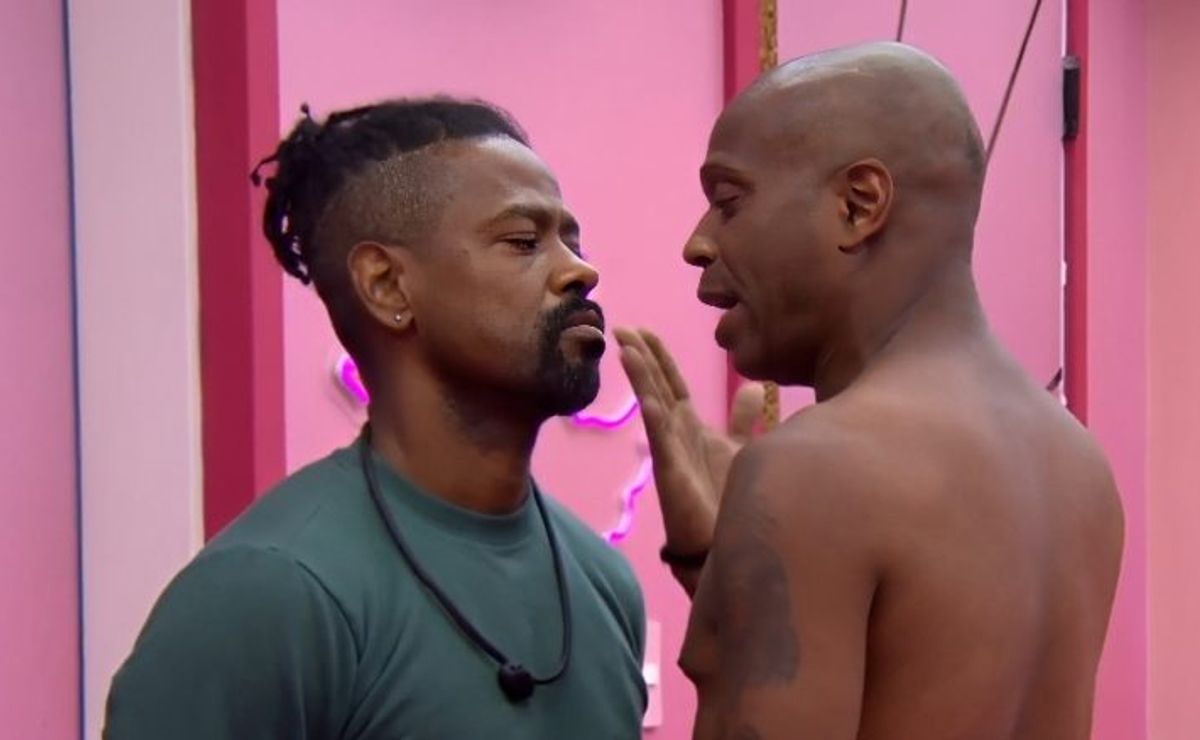 Edílson Capetinha, ex-Corinthians, é expulso do BBB 26 após discussão quente com Leandro Boneco