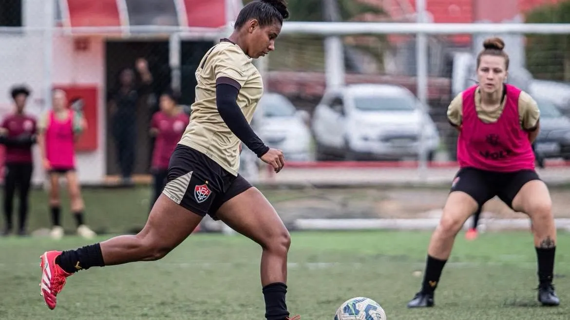 Jogadora do time feminino do Vitória em treino