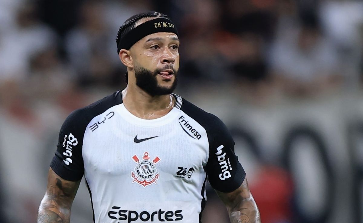 Depay acerta saída do Corinthians, mas Nice recua após avaliação de perfil e trava negociação na Europa