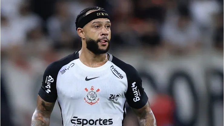 SP - SAO PAULO - 12/02/2026 - BRASILEIRO A 2026, CORINTHIANS X BRAGANTINO - Memphis Depay jogador do Corinthians durante partida contra o Bragantino no estadio Arena Corinthians pelo campeonato Brasileiro A 2026. Foto: Marcello Zambrana/AGIF