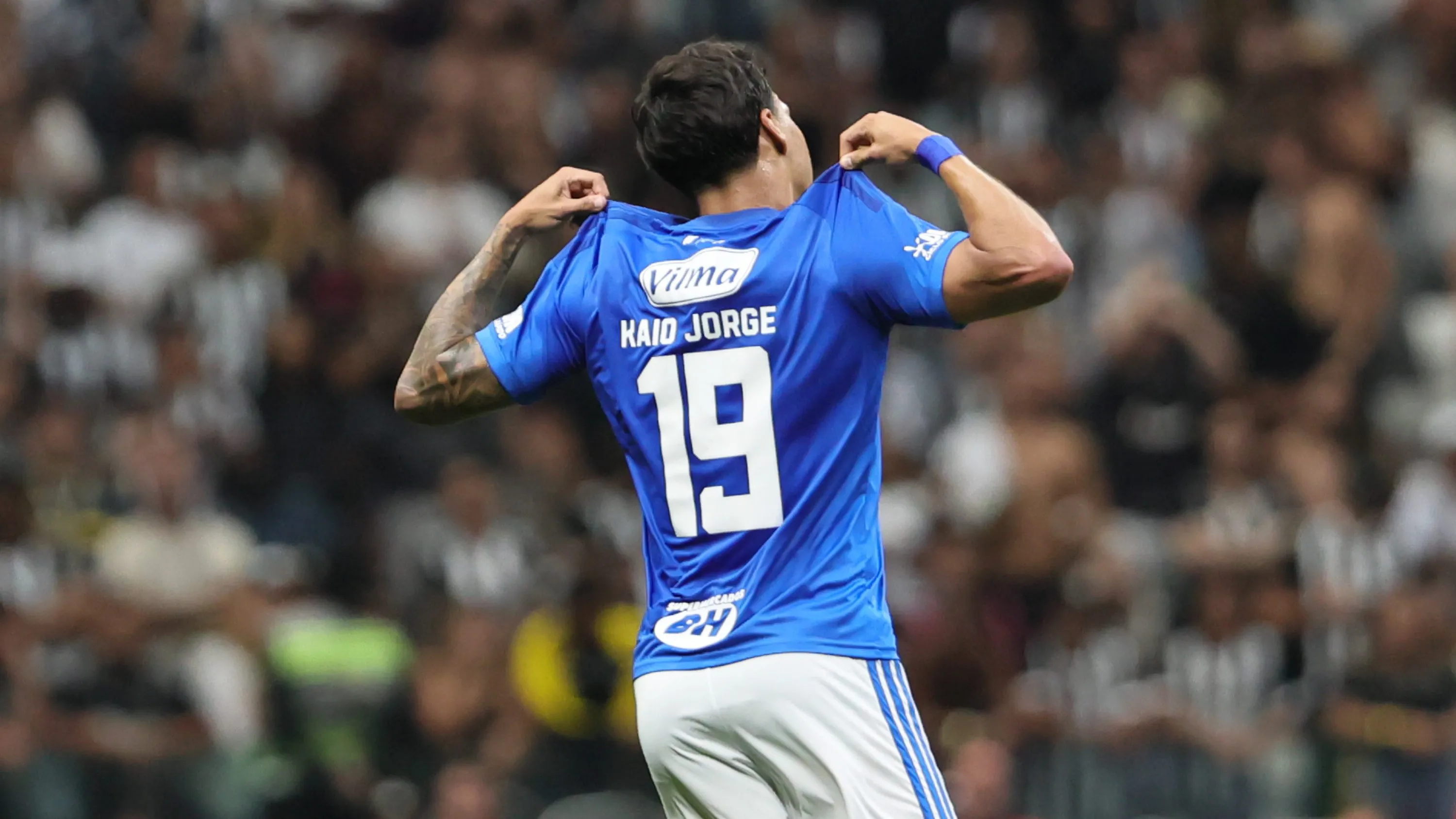 Kaio Jorge jogador do Cruzeiro comemora seu gol durante partida contra o Atletico no estadio Arena MRV pelo campeonato Mineiro 2026.  Foto: Gilson Lobo/AGIF