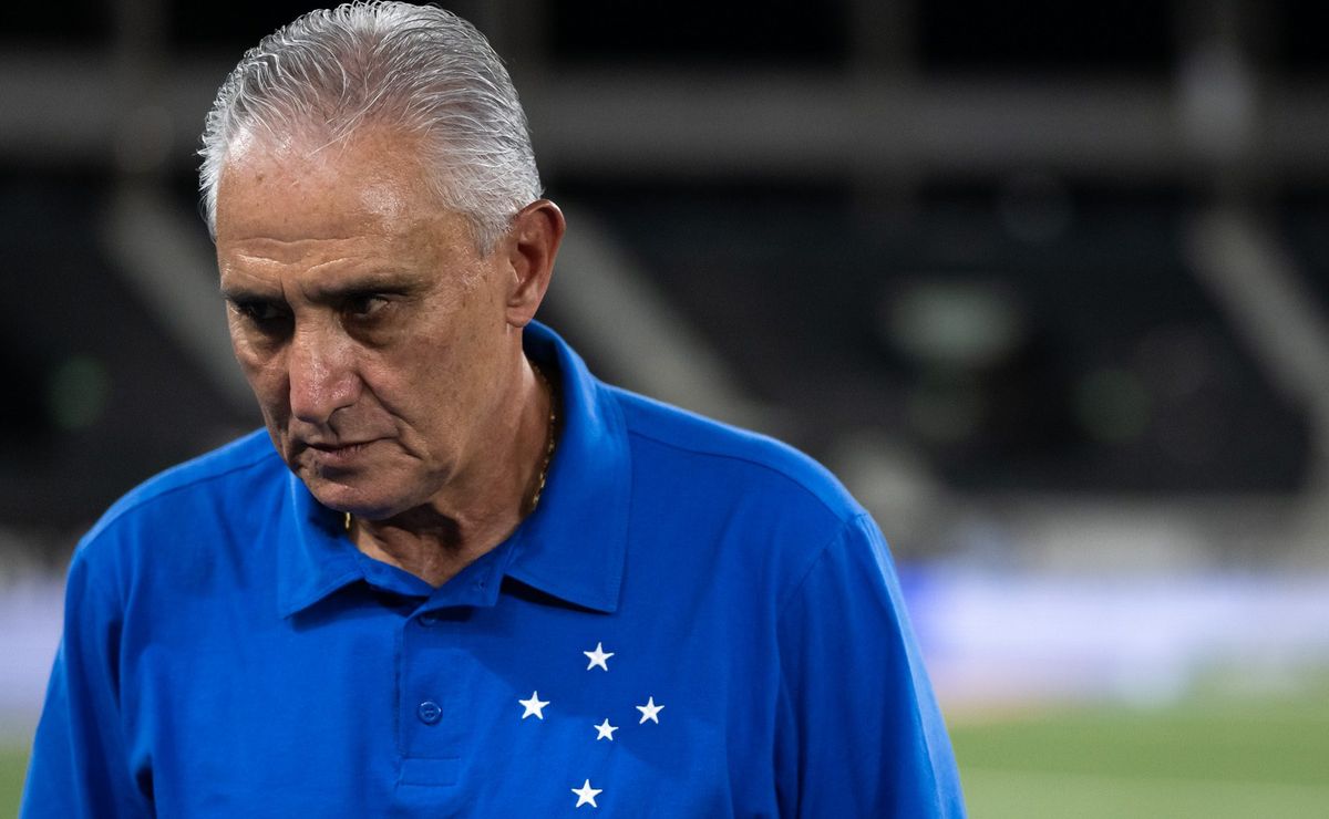 Tite enfrenta clima hostil em Patos de Minas e é vaiado antes de URT X Cruzeiro