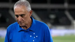 Tite foi vaiado por torcedores.