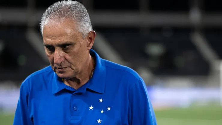 Tite foi vaiado por torcedores.