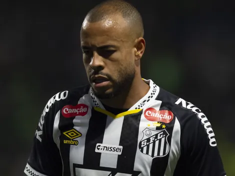Mayke sofre forte pressão nos bastidores do Santos