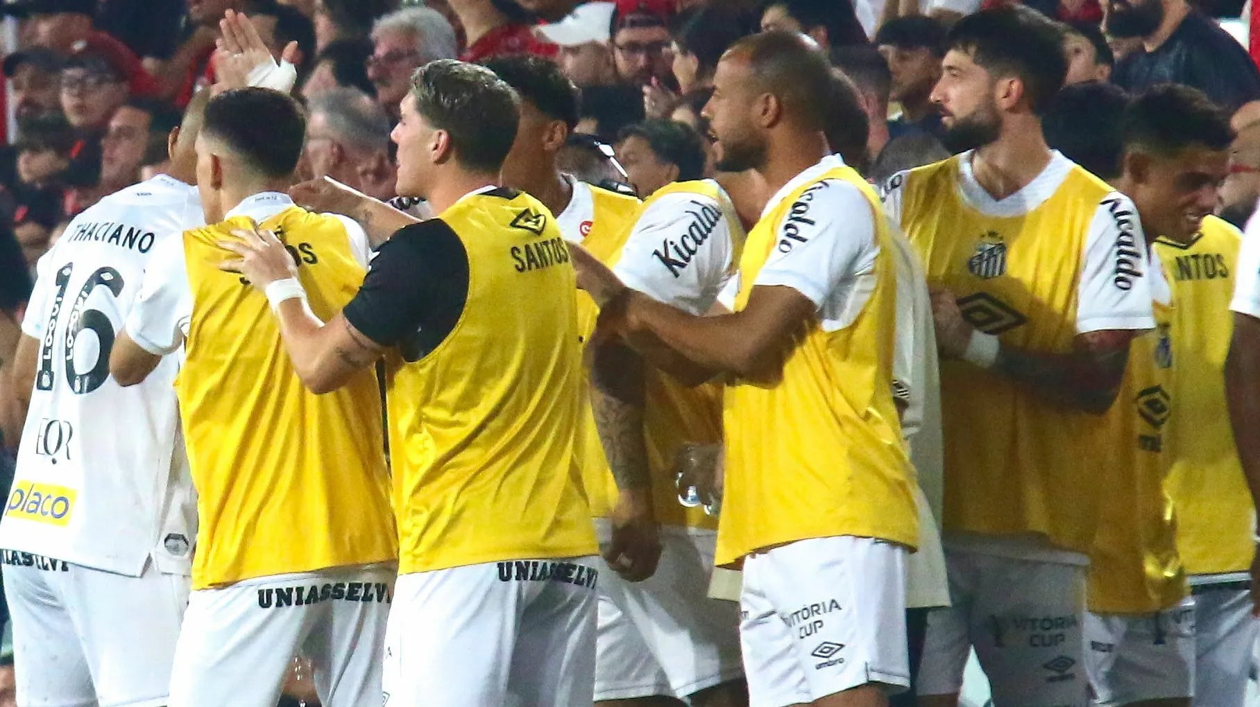 Jogadores Santos. Foto: Gabriel Machado/AGIF