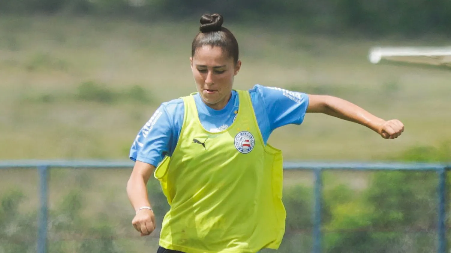 Jogadora do Bahia em treinamento