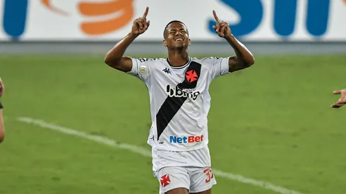 Ygor Catatau jogador do Vasco comemora seu gol durante partida contra o Botafogo no estadio Engenhao pelo campeonato Brasileiro A 2020. Foto: Thiago Ribeiro/AGIF