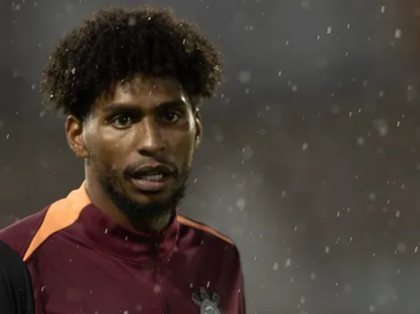 Hugo Souza perto de marca histórica