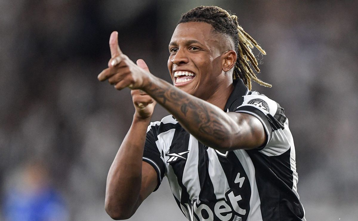 Danilo, volante do Botafogo, ganha força para próxima convocação da Seleção Brasileira