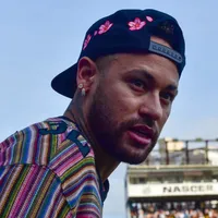 Neymar surge curtindo o carnaval e dispara: “Eu gosto mesmo”