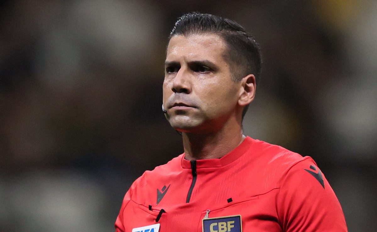 FERJ define Bruno Arleu de Araújo para apitar Botafogo x Flamengo pelo Carioca 2026