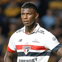 Arboleda é visto em camarote durante amistoso no Equador