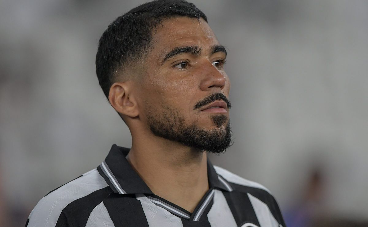 Allan é denunciado pelo TJD-RJ por expulsão antes de Botafogo x Flamengo pelo Carioca