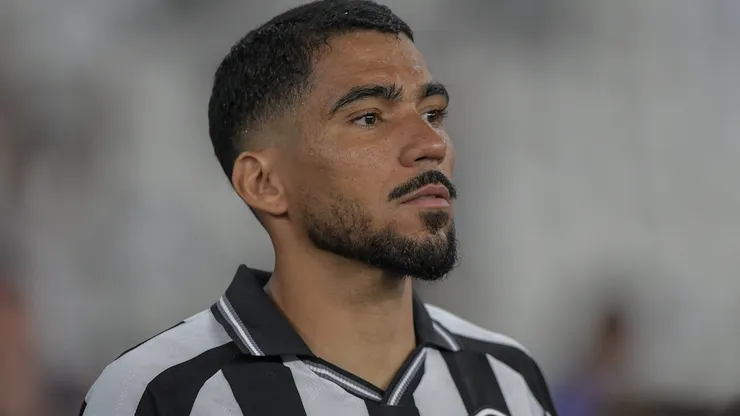 Allan, do Botafogo, foi denunciado pelo TJD-RJ por expulsão contra o Vasco