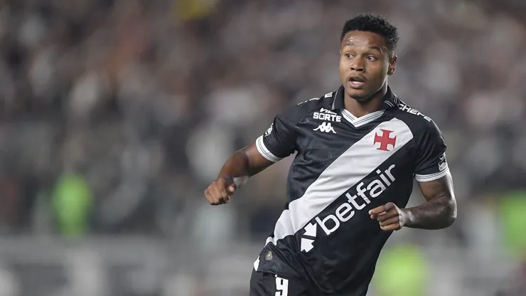 Matheus Franca jogador do Vasco durante partida contra o Sao Paulo no estadio Sao Januario pelo campeonato Brasileiro A 2025. Foto: Thiago Ribeiro/AGIF