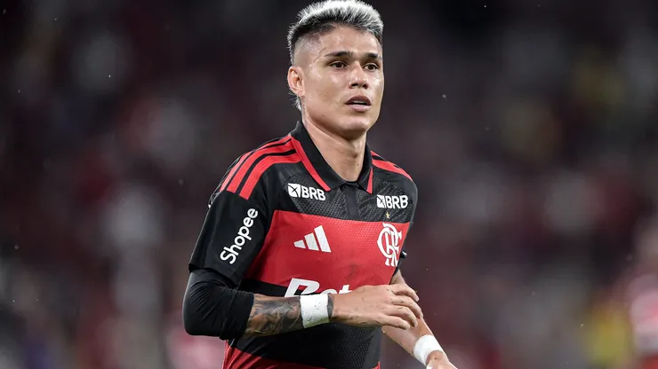 Luiz Araujo, jogador do Flamengo, durante partida contra o Fluminense no estadio Maracana pelo campeonato Carioca 2026. Foto: Thiago Ribeiro/AGIF