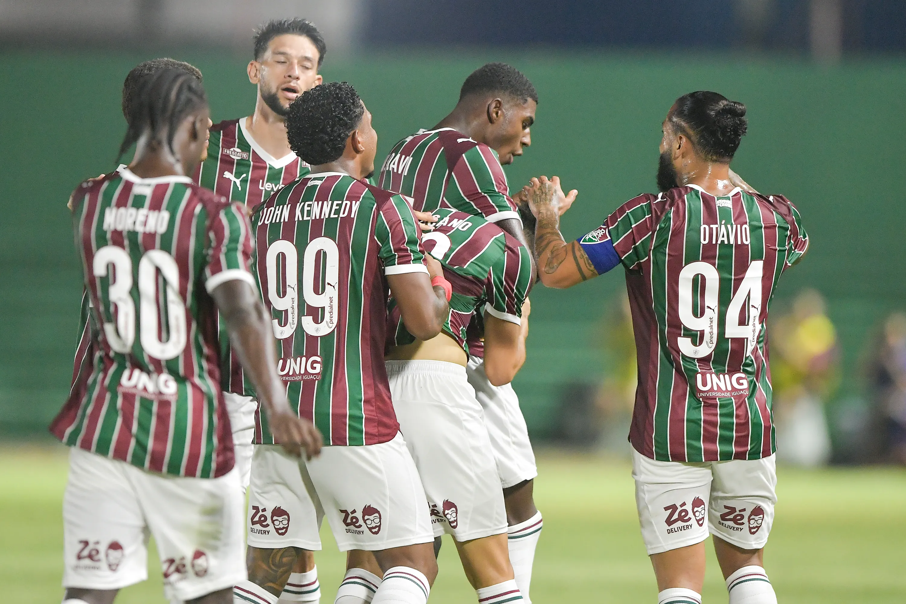 RJ – RIO DE JANEIRO – 14/01/2026 – CARIOCA 2026, FLUMINENSE X MADUREIRA – Lezcano jogador do Fluminense comemora seu gol com jogadores do seu time durante partida contra o Madureira no estadio Luso Brasileiro pelo campeonato Carioca 2026. Foto: Thiago Ribeiro/AGIF