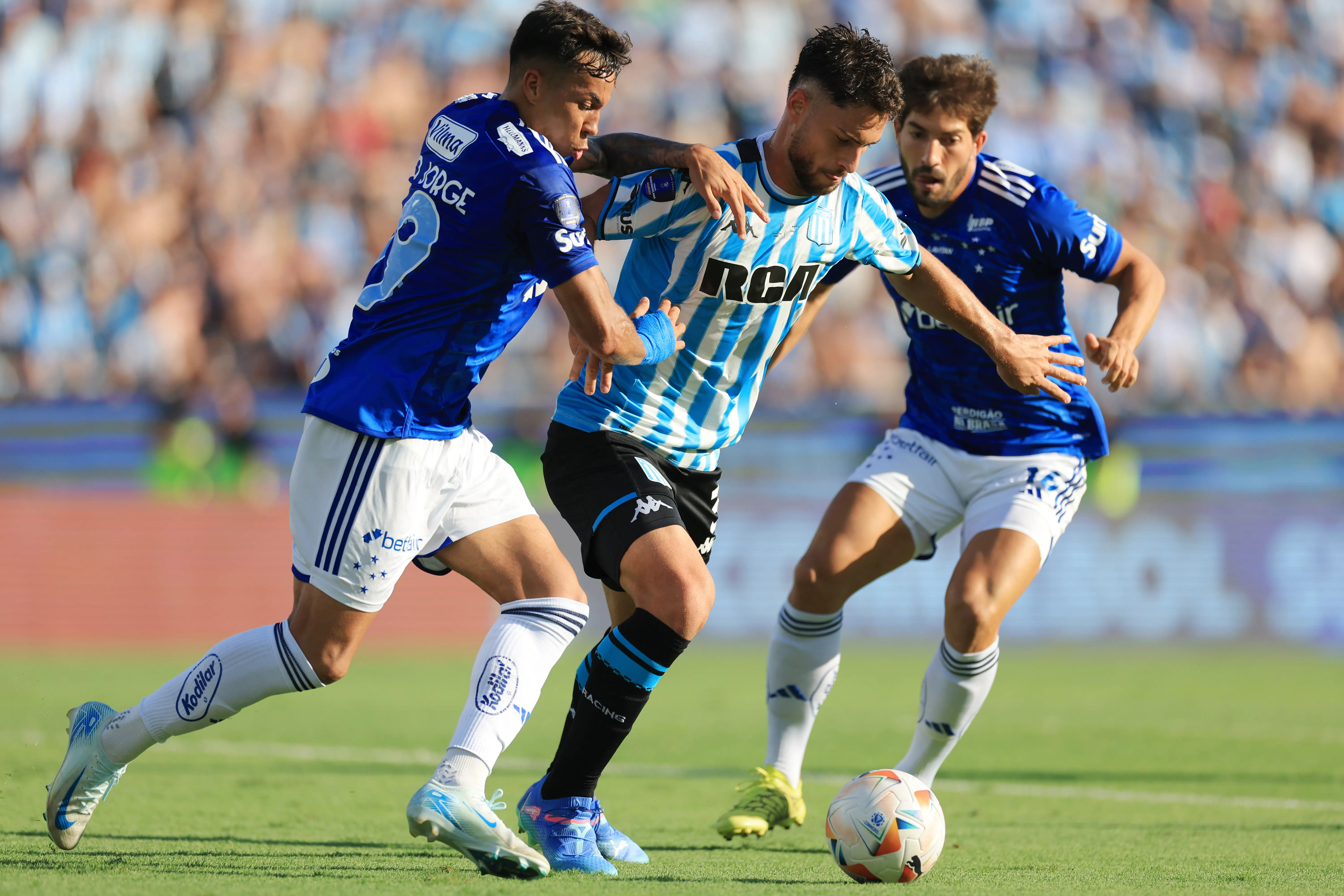 Di Césare foi campeão da Sul-Americana pelo Racing em 2024. Foto: Buda Mendes/Getty Images)