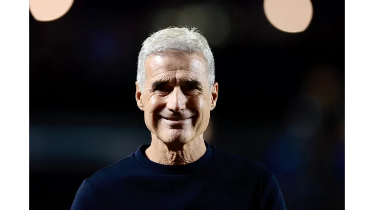 Luis Castro técnico do Grêmio durante partida contra o Sao Paulo no estadio Morumbi pelo campeonato Brasileiro A 2026. Foto: Marcello Zambrana/AGIF
