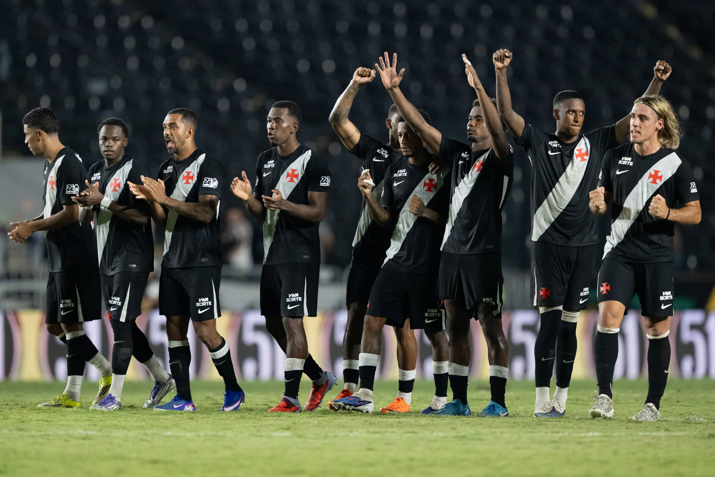 Vasco vence o Volta Redonda nos pênaltis e avança às semifinais. Foto: Jorge Rodrigues/AGIF
