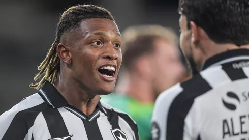 Danilo deve começar jogando em Botafogo x Flamengo