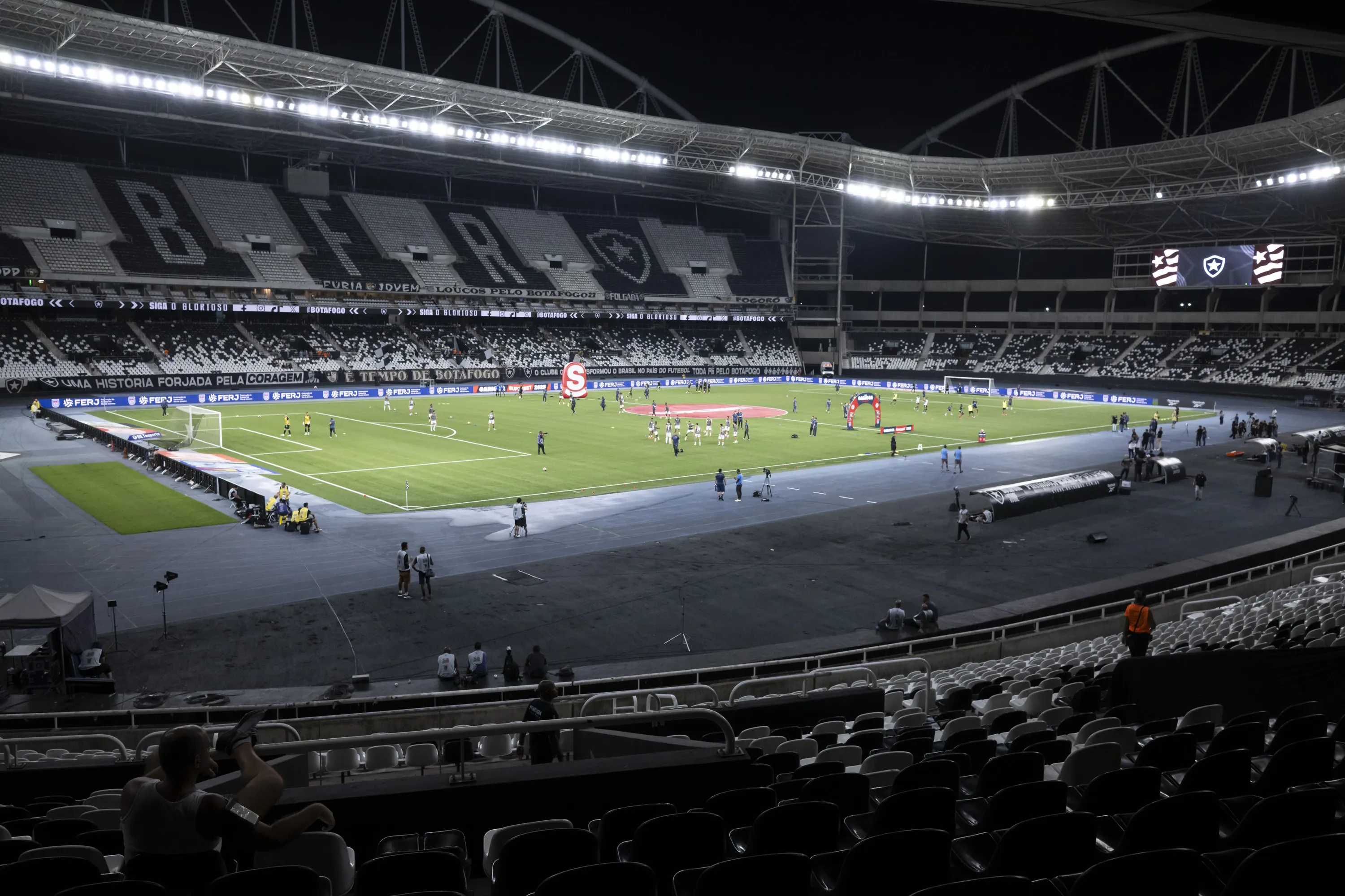 Gramado do Nilton Santos vira preocupação no Flamengo. Foto: Jorge Rodrigues/AGIF