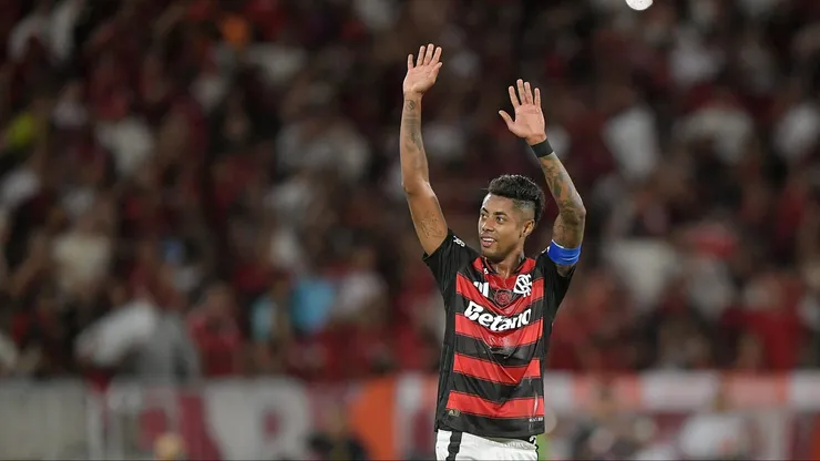 RJ - RIO DE JANEIRO - 09/11/2025 - BRASILEIRO A 2025, FLAMENGO X SANTOS - Bruno Henrique jogador do Flamengo comemora seu gol durante partida contra o Santos no estadio Maracana pelo campeonato Brasileiro A 2025. Foto: Thiago Ribeiro/AGIF