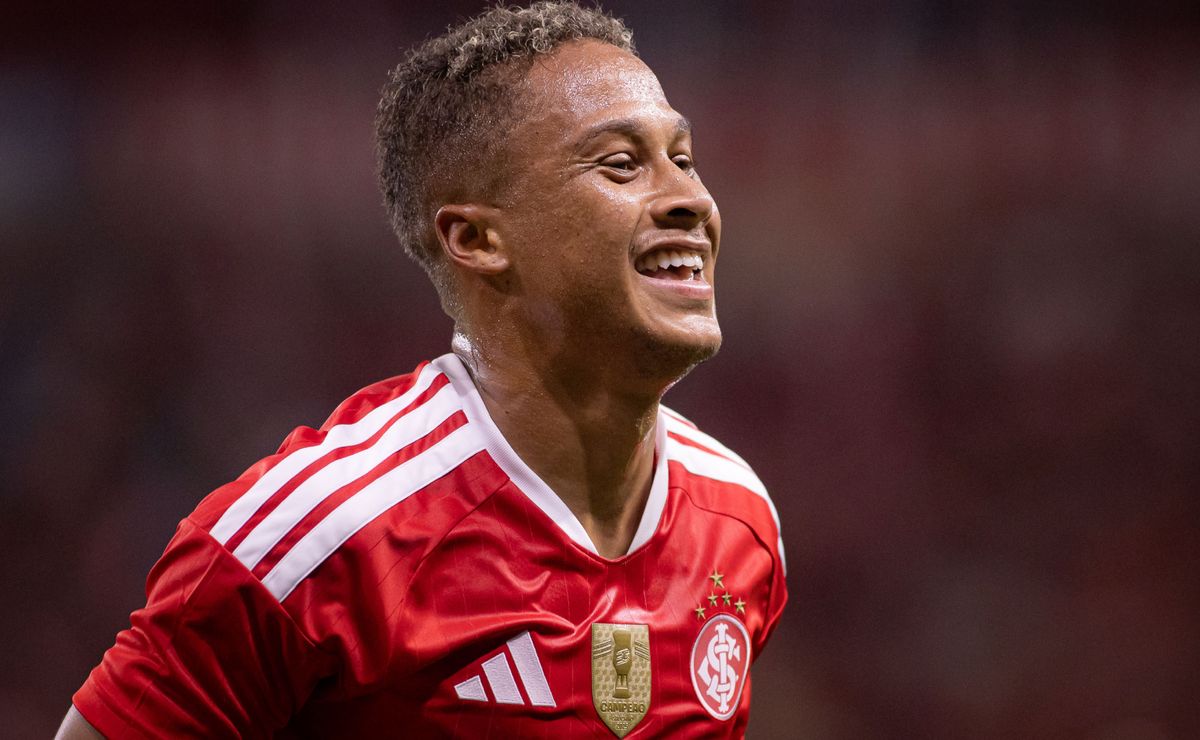 Internacional se movimenta e faz proposta de pré-contrato para manter Vitinho no elenco