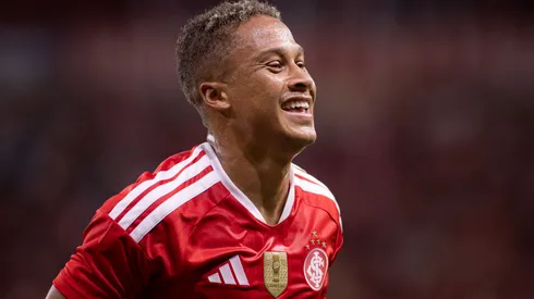 Vitinho em ação pelo Internacional – Foto: Maxi Franzoi/AGIF