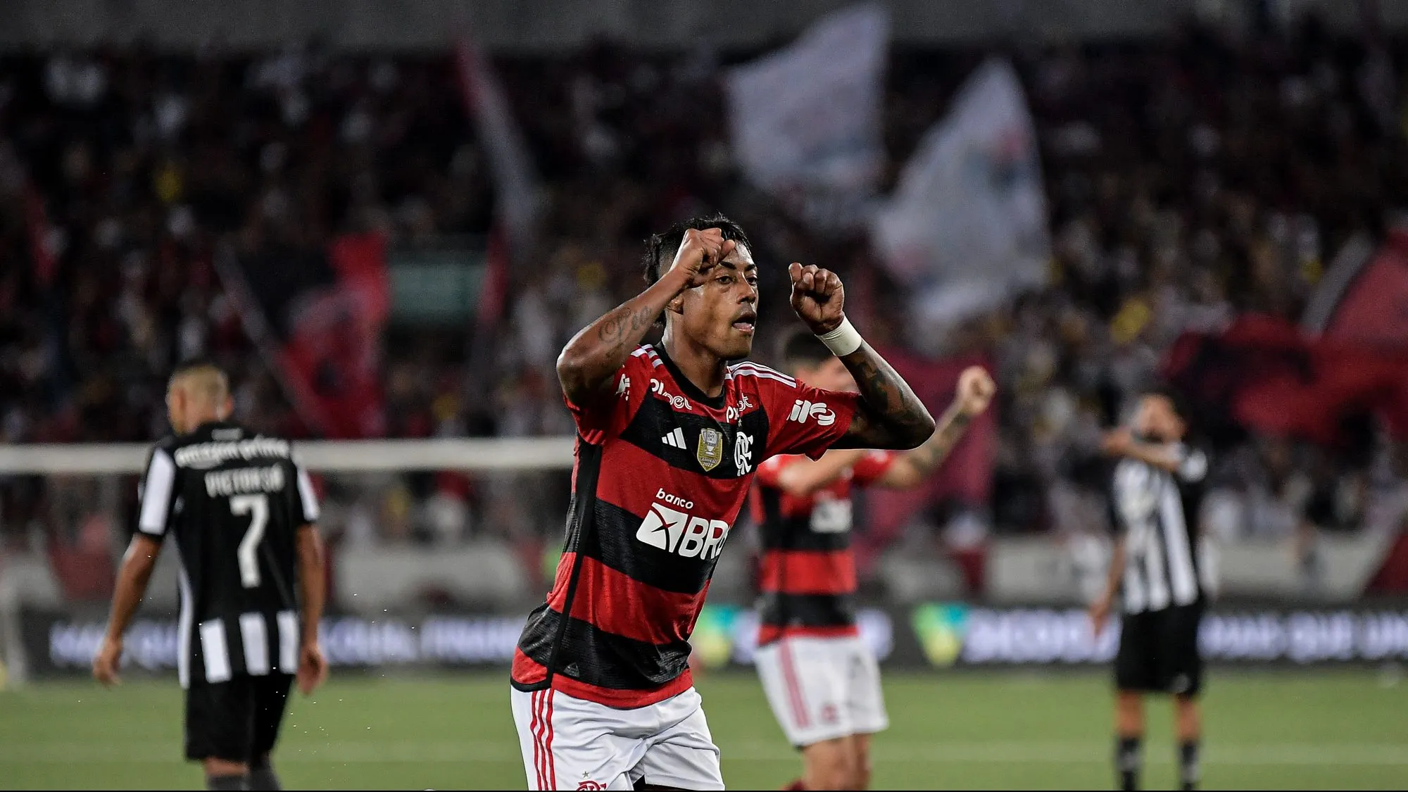 Bruno Henrique jogador do Flamengo comemora seu gol durante partida contra o Botafogo no estadio Engenhao pelo campeonato Brasileiro A 2023. Foto: Thiago Ribeiro/AGIF