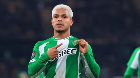 Cucho Hernández, atacante do Real Bétis – Foto: Fran Santiago/Getty Images