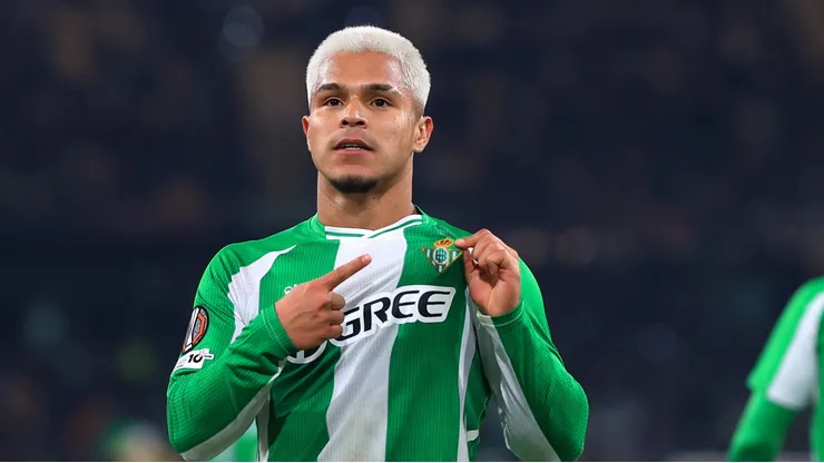 Cucho Hernández, atacante do Real Bétis - Foto: Fran Santiago/Getty Images