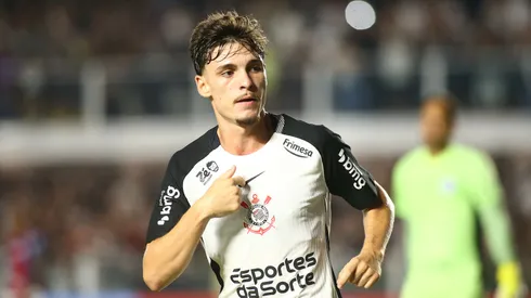 Breno Bidon jogador do Corinthians comemora seu gol durante partida contra o Bahia no estadio Vila Belmiro pelo campeonato Brasileiro A 2026. Foto: Mauricio De Souza/AGIF