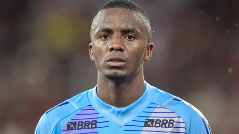 Andrew, goleiro do Flamengo, durante partida contra o Fluminense no estadio Maracana pelo campeonato Carioca 2026. Foto: Thiago Ribeiro/AGIF