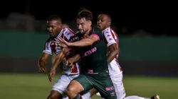 Martinelli jogador do Fluminense disputa lance com Marreta jogador do Bangu durante partida no estadio Luso Brasileiro pelo campeonato Carioca 2024. Foto: Thiago Ribeiro/AGIF