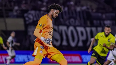 Hugo Souza goleiro do Corinthians durante partida contra o São Bernardo. Foto: Fabio Giannelli/AGIF